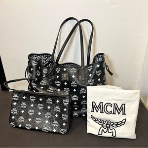 MCM REVERSIBLE LIZ SHOPPER IN VISETOS
